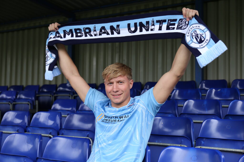 Cambrian United sign Harrison Bright